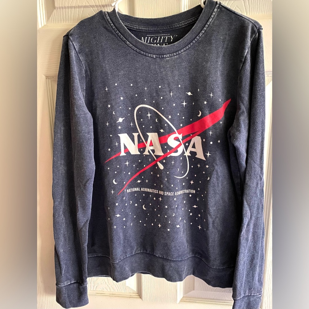 HP 🎉comfy distressed nasa pullover